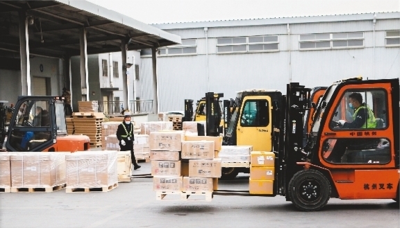 大连机场进出口货运代理业务迎来高峰，高效服务保障产业链畅通